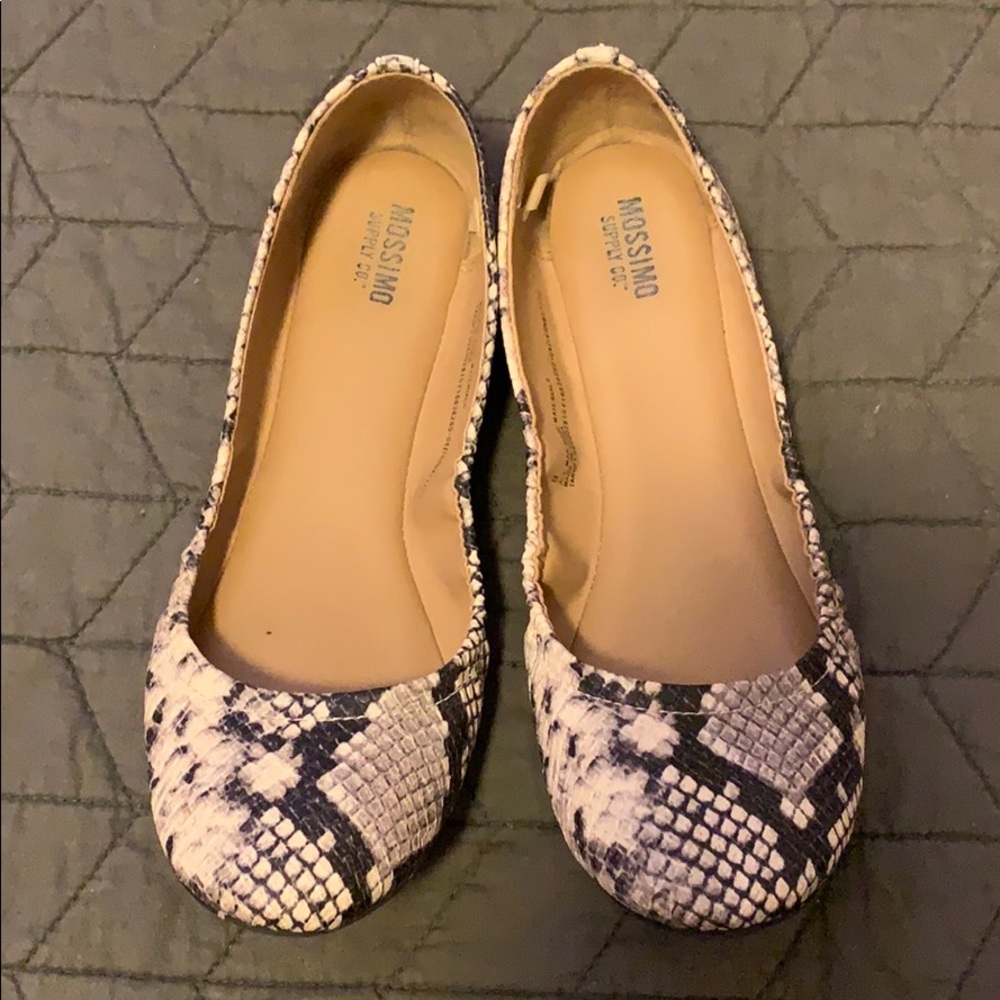 Snakeskin flats